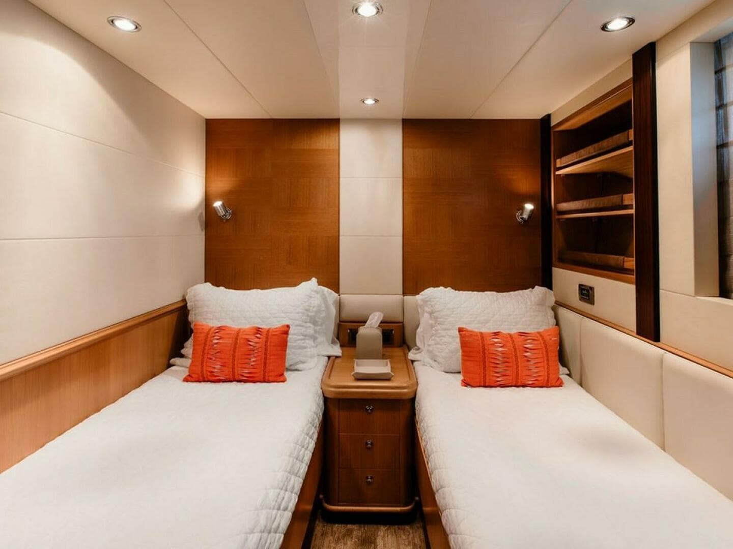 2010 Horizon Enclosed Pilothouse — photo 43