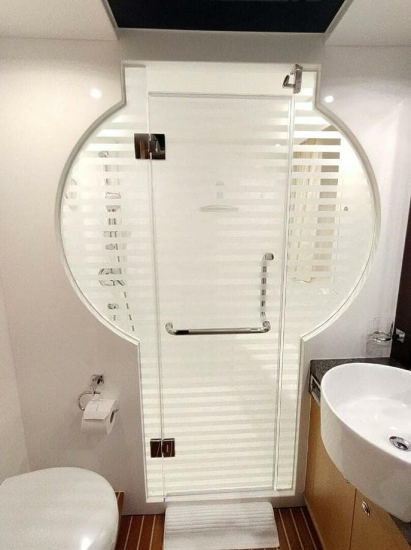 2010 Horizon Enclosed Pilothouse — photo 45