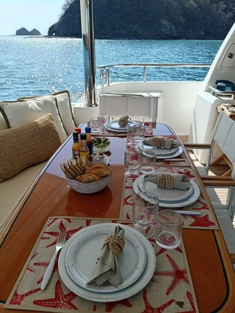 2010 Horizon Enclosed Pilothouse — photo 20