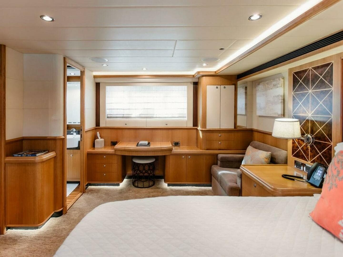 2010 Horizon Enclosed Pilothouse — photo 37