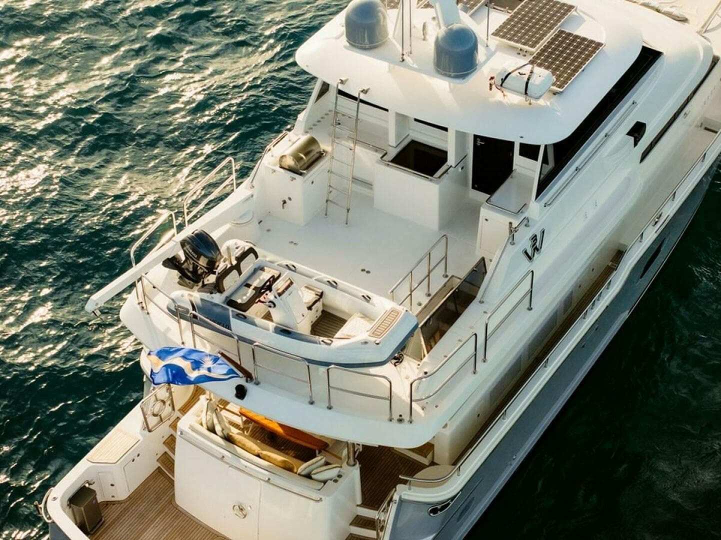 2010 Horizon Enclosed Pilothouse — photo 11