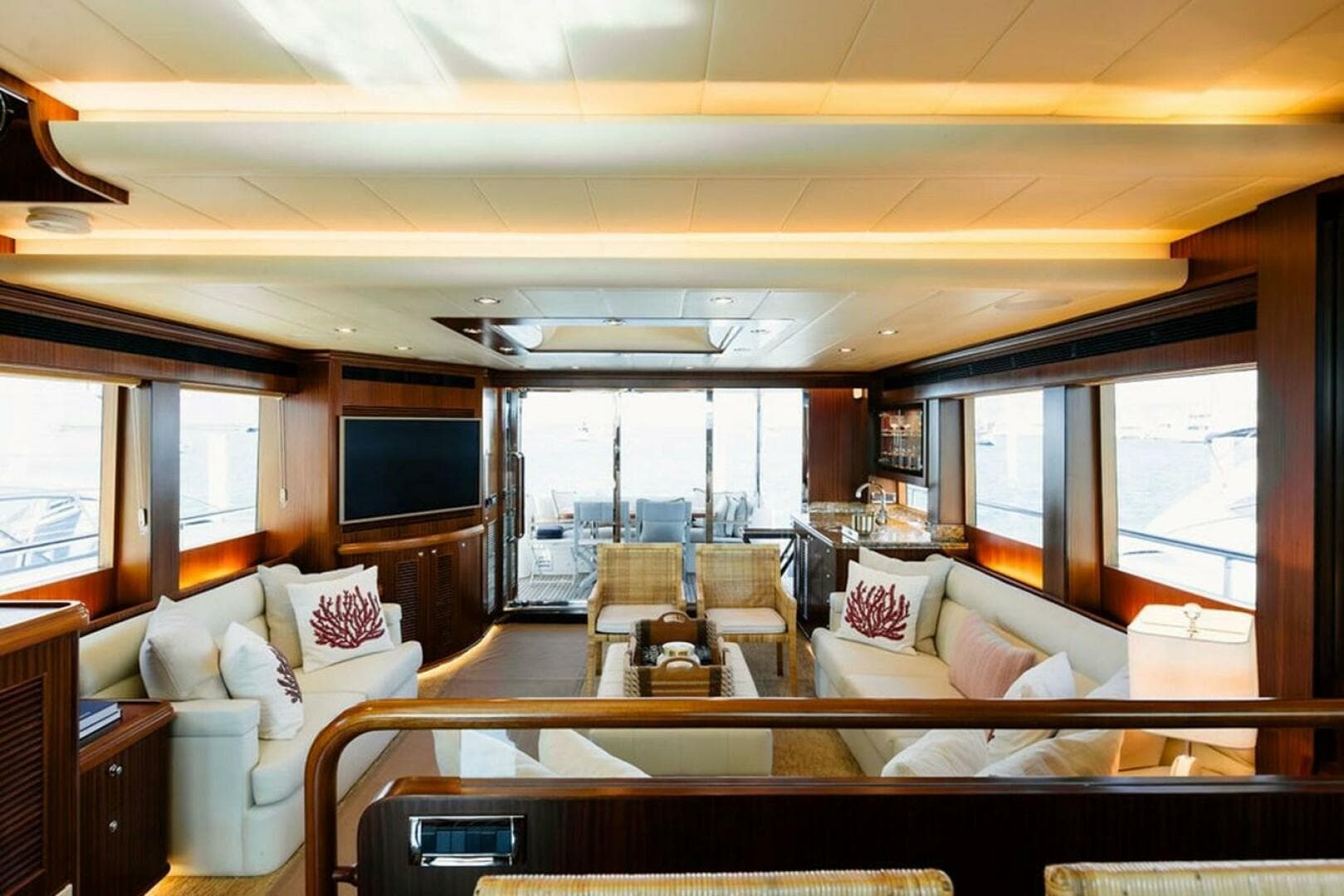 2010 Horizon Enclosed Pilothouse — photo 26