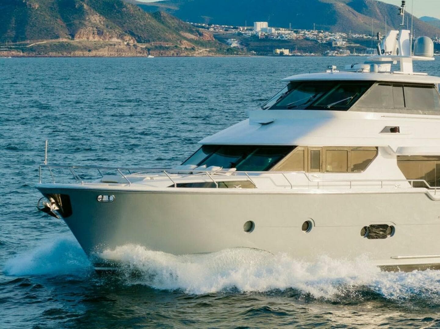 2010 Horizon Enclosed Pilothouse — photo 8
