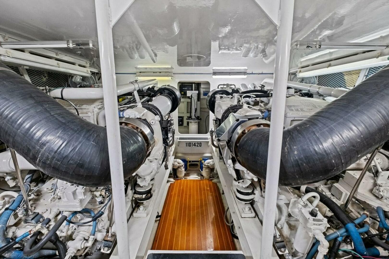 2001 Viking Sportfish — photo 41