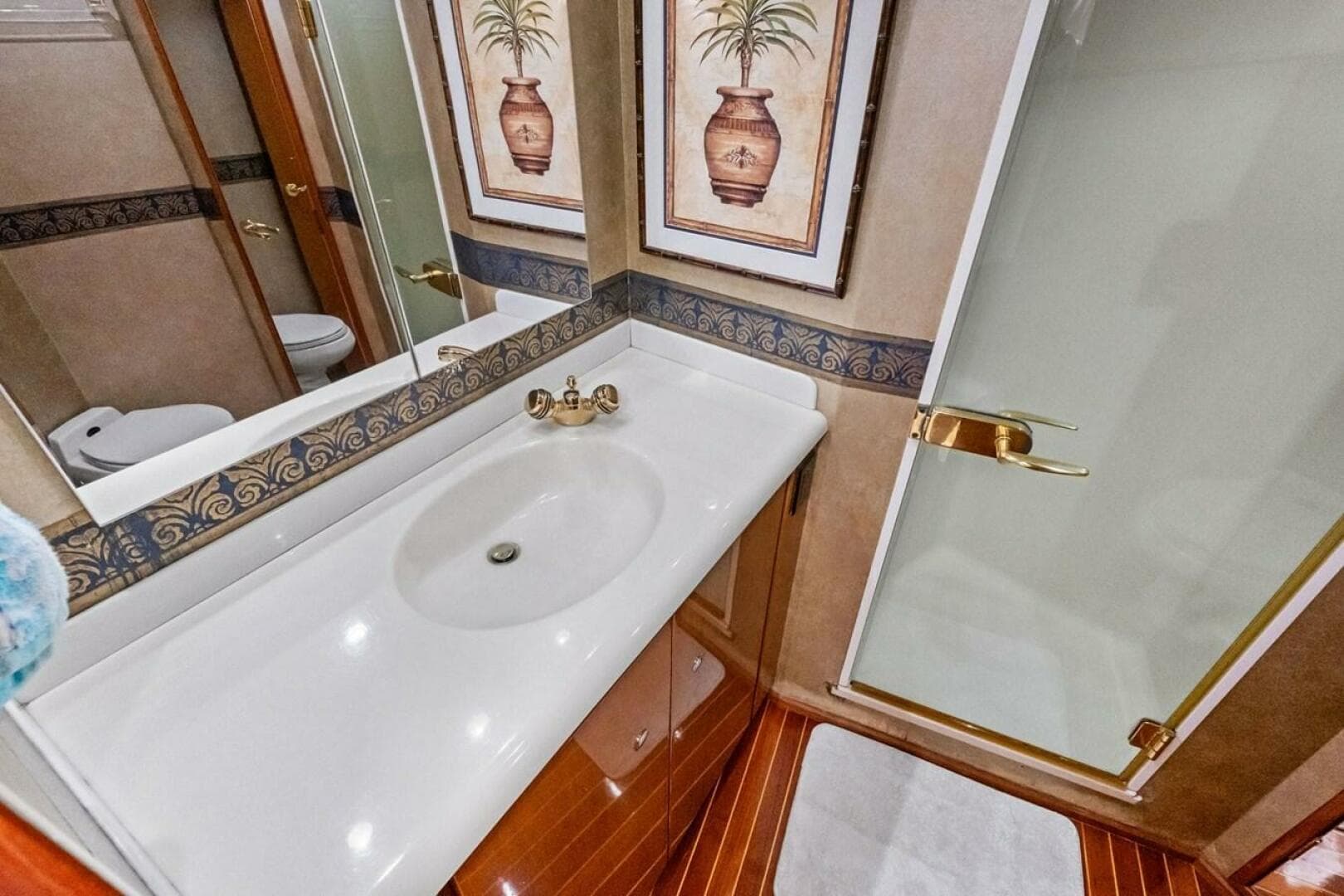 2001 Viking Sportfish — photo 33