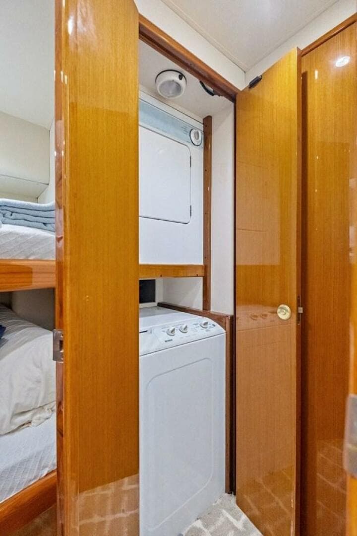 2001 Viking Sportfish — photo 40