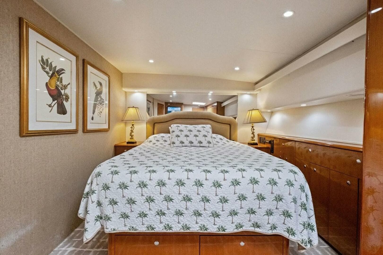 2001 Viking Sportfish — photo 31