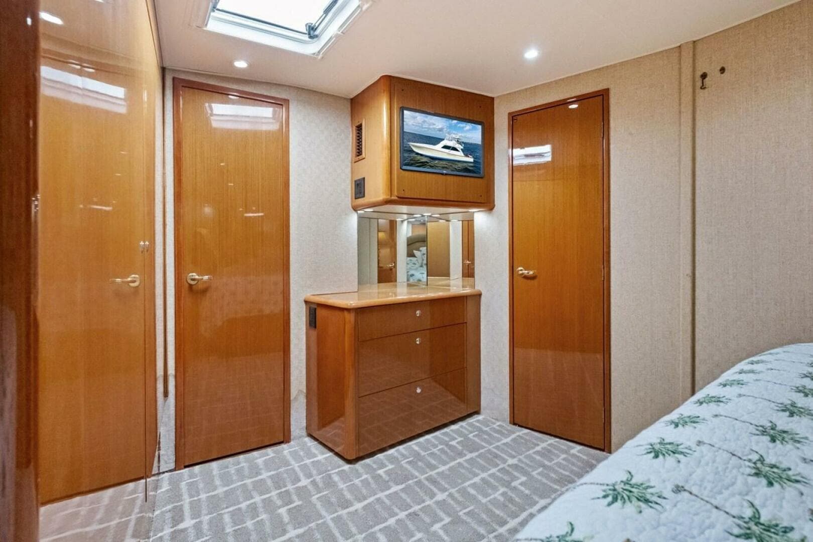 2001 Viking Sportfish — photo 32