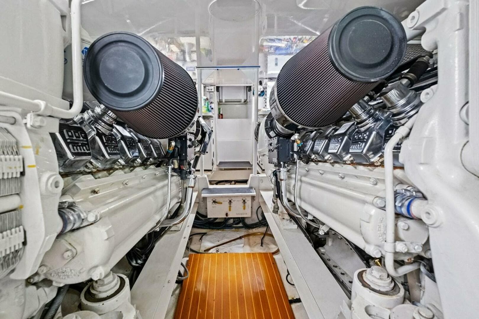 2001 Viking Sportfish — photo 43