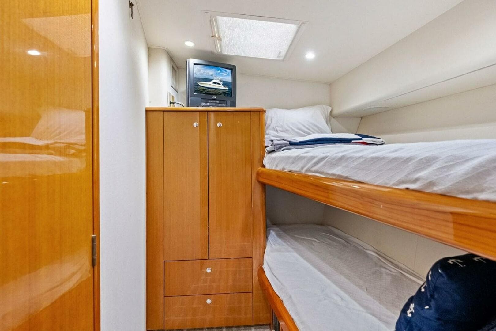 2001 Viking Sportfish — photo 38