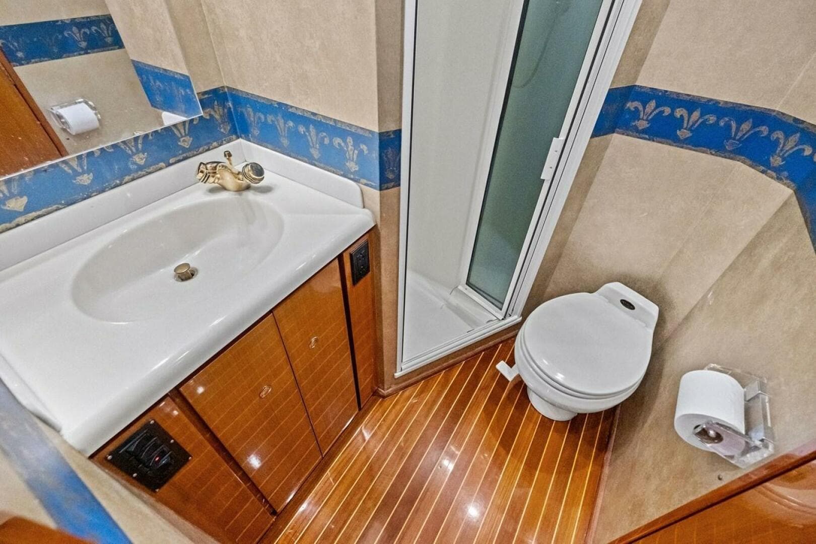 2001 Viking Sportfish — photo 39