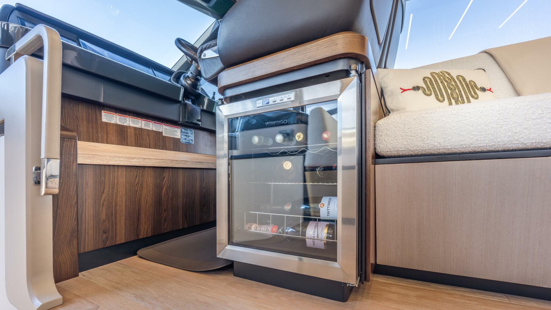 2019 Absolute 58 Fly — photo 38