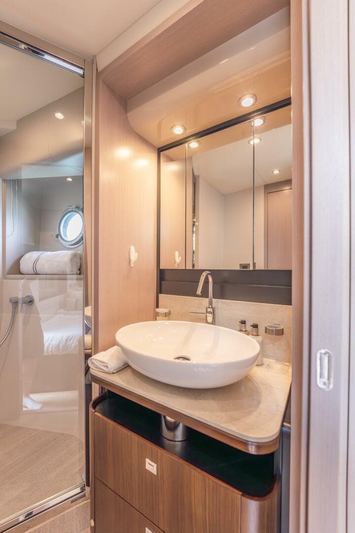 2019 Absolute 58 Fly — photo 49