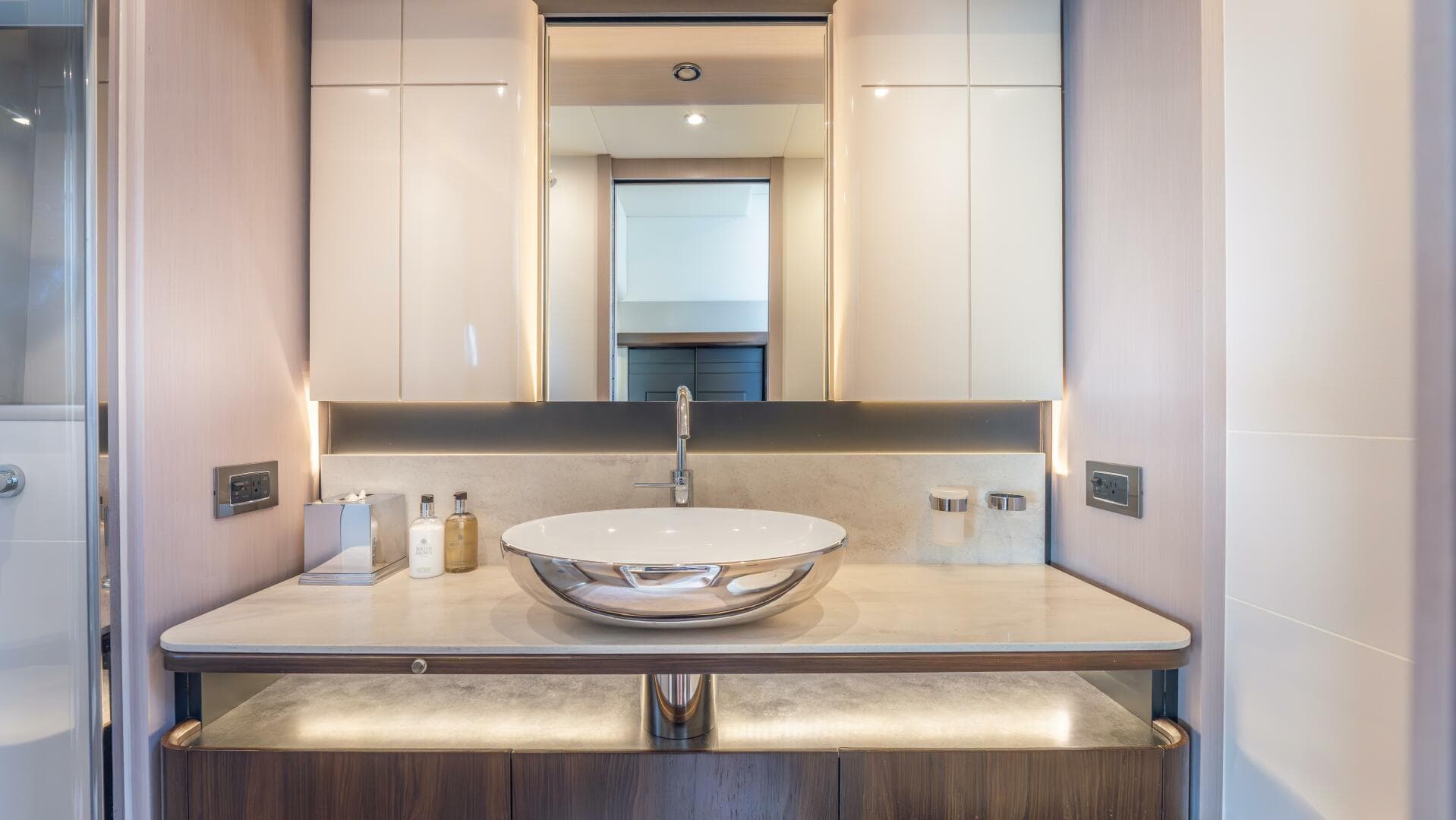 2019 Absolute 58 Fly — photo 26