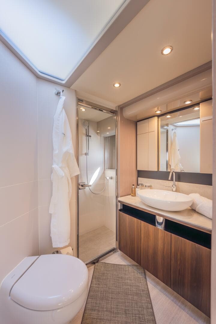 2019 Absolute 58 Fly — photo 13