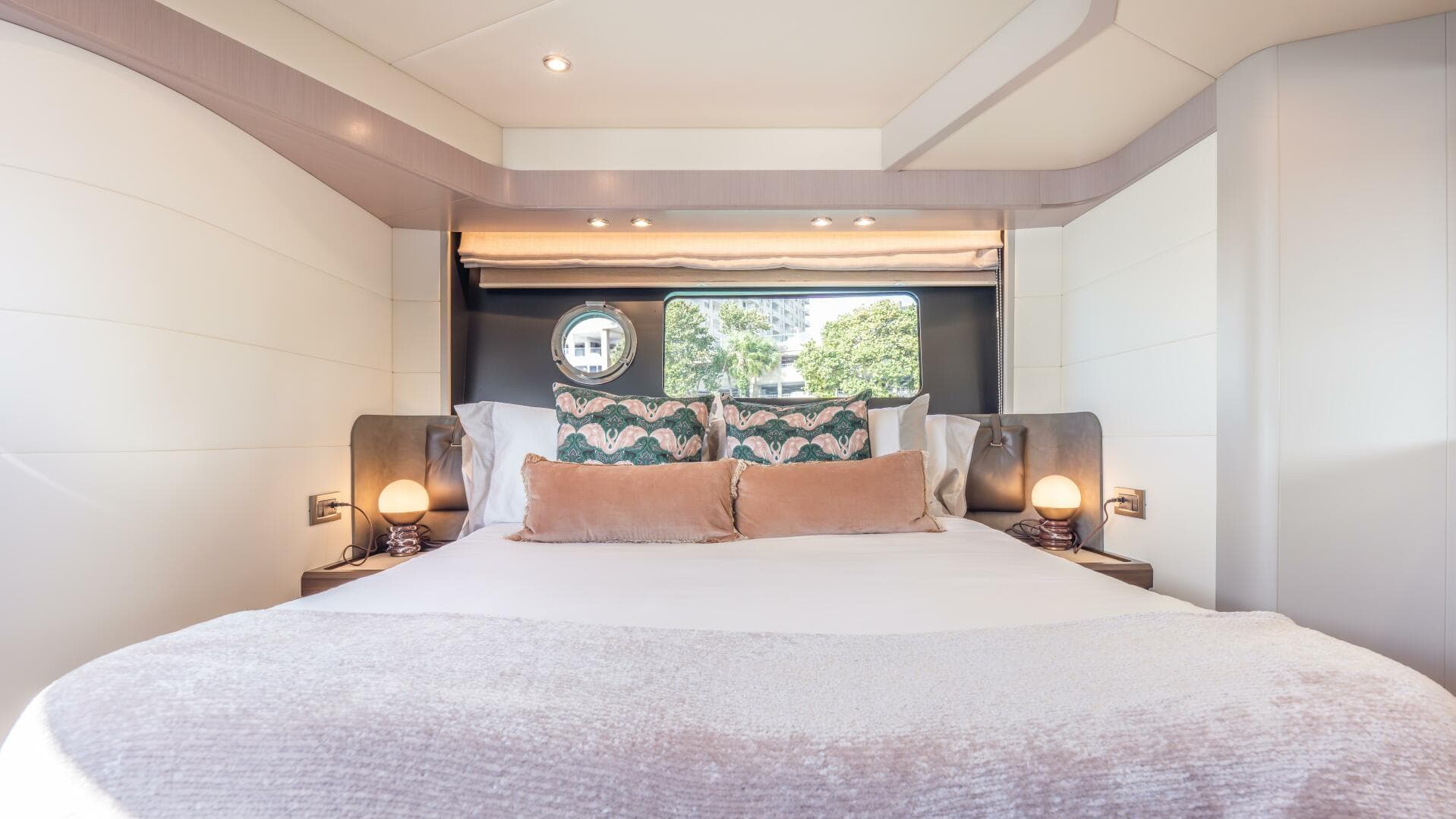 2019 Absolute 58 Fly — photo 15