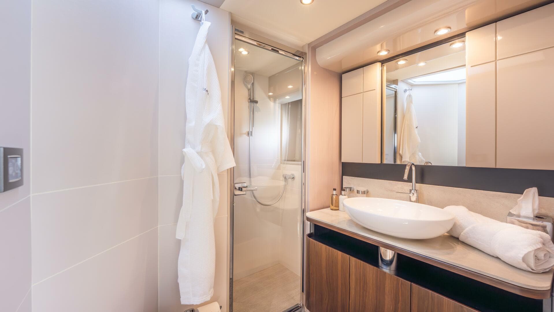 2019 Absolute 58 Fly — photo 12