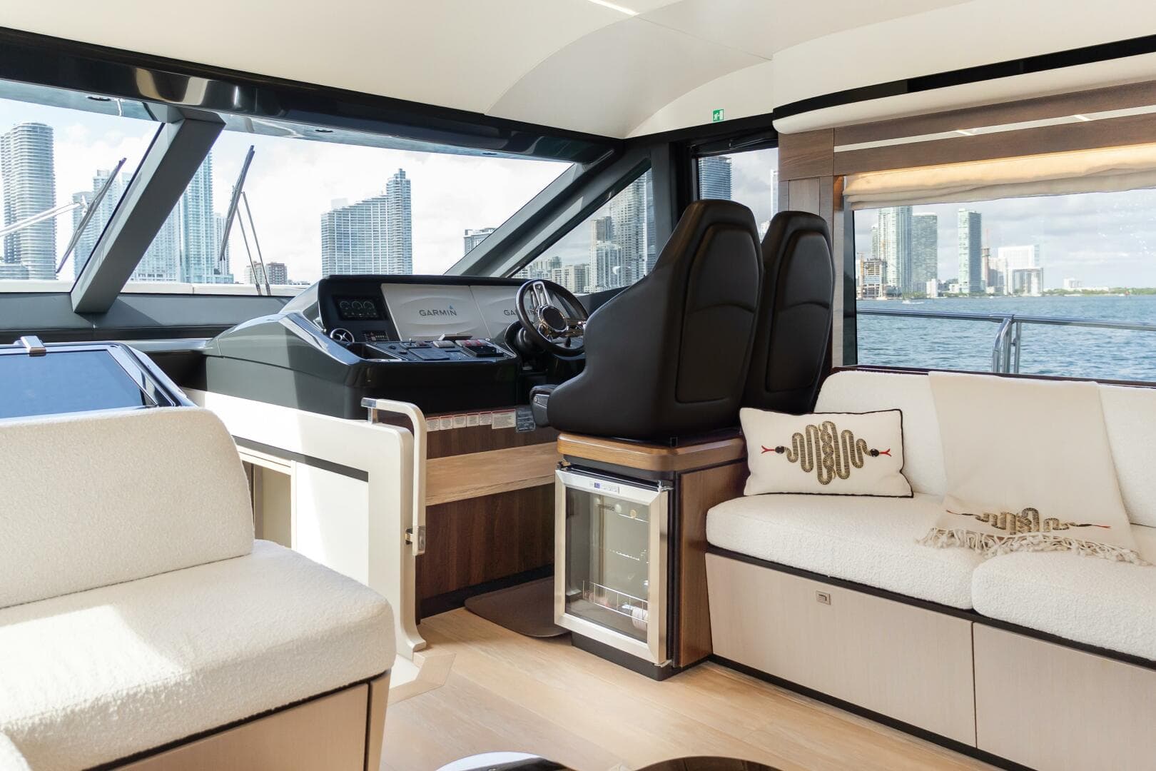 2019 Absolute 58 Fly — photo 19