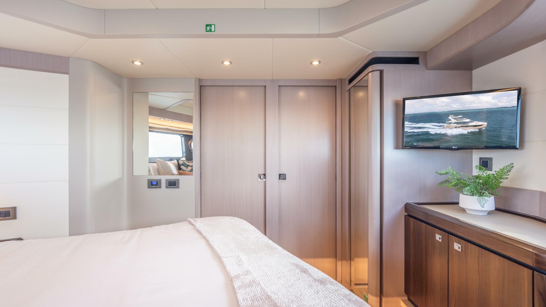 2019 Absolute 58 Fly — photo 16