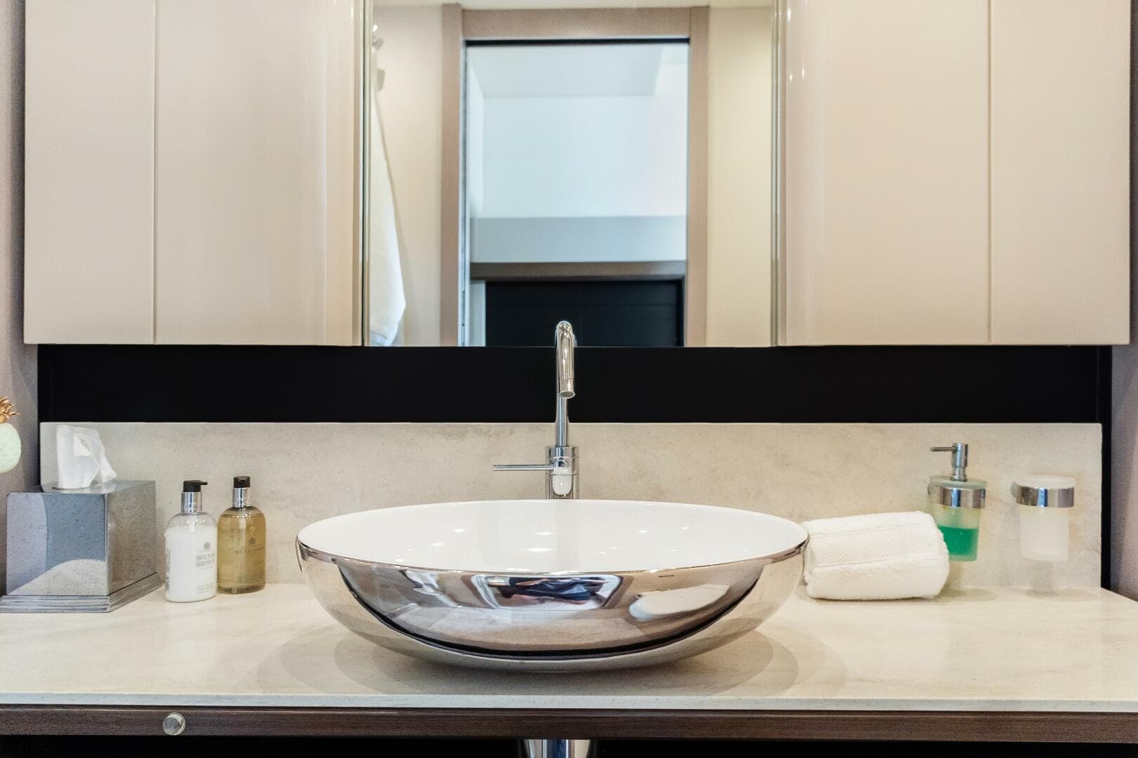 2019 Absolute 58 Fly — photo 32