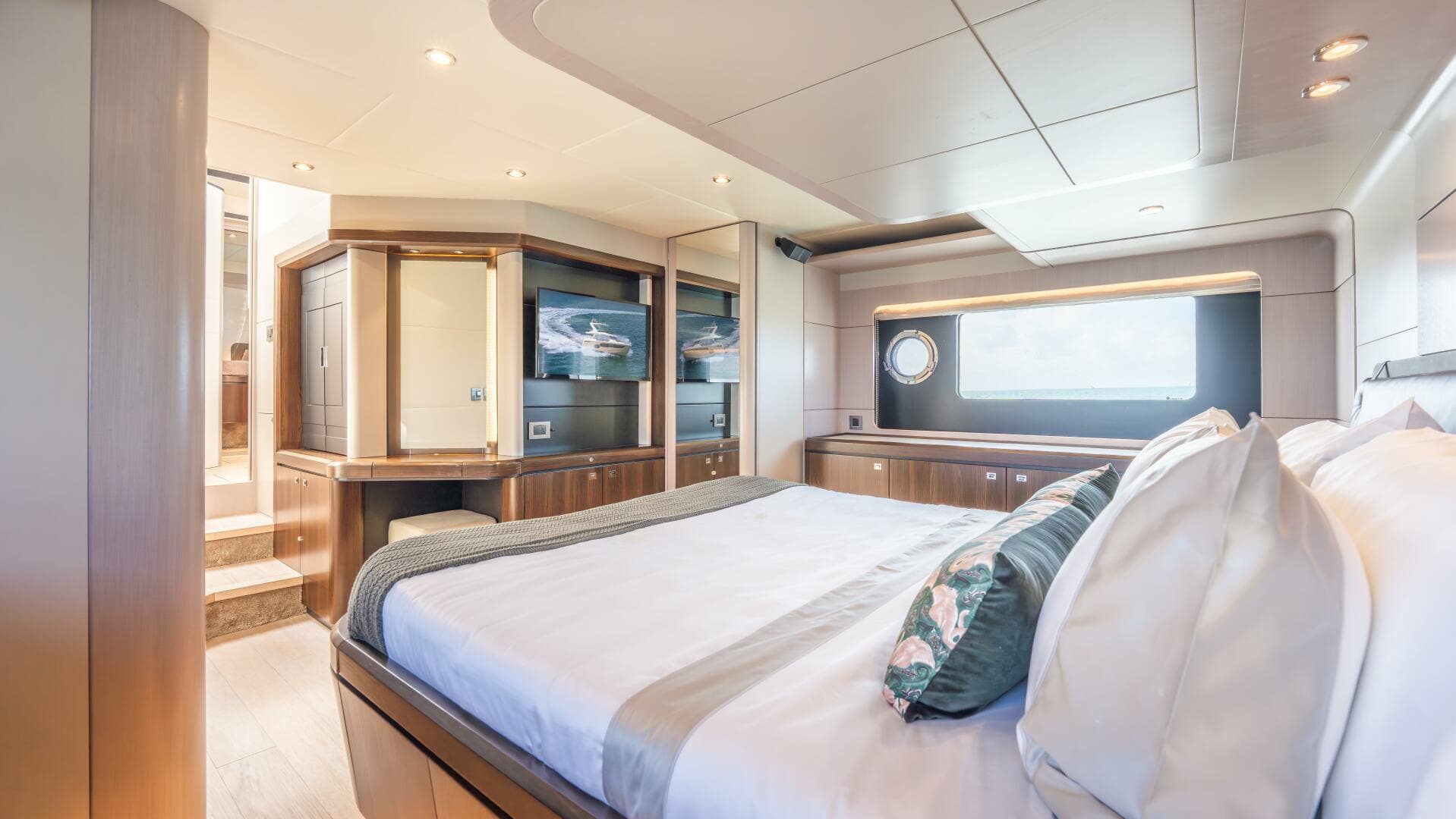 2019 Absolute 58 Fly — photo 21