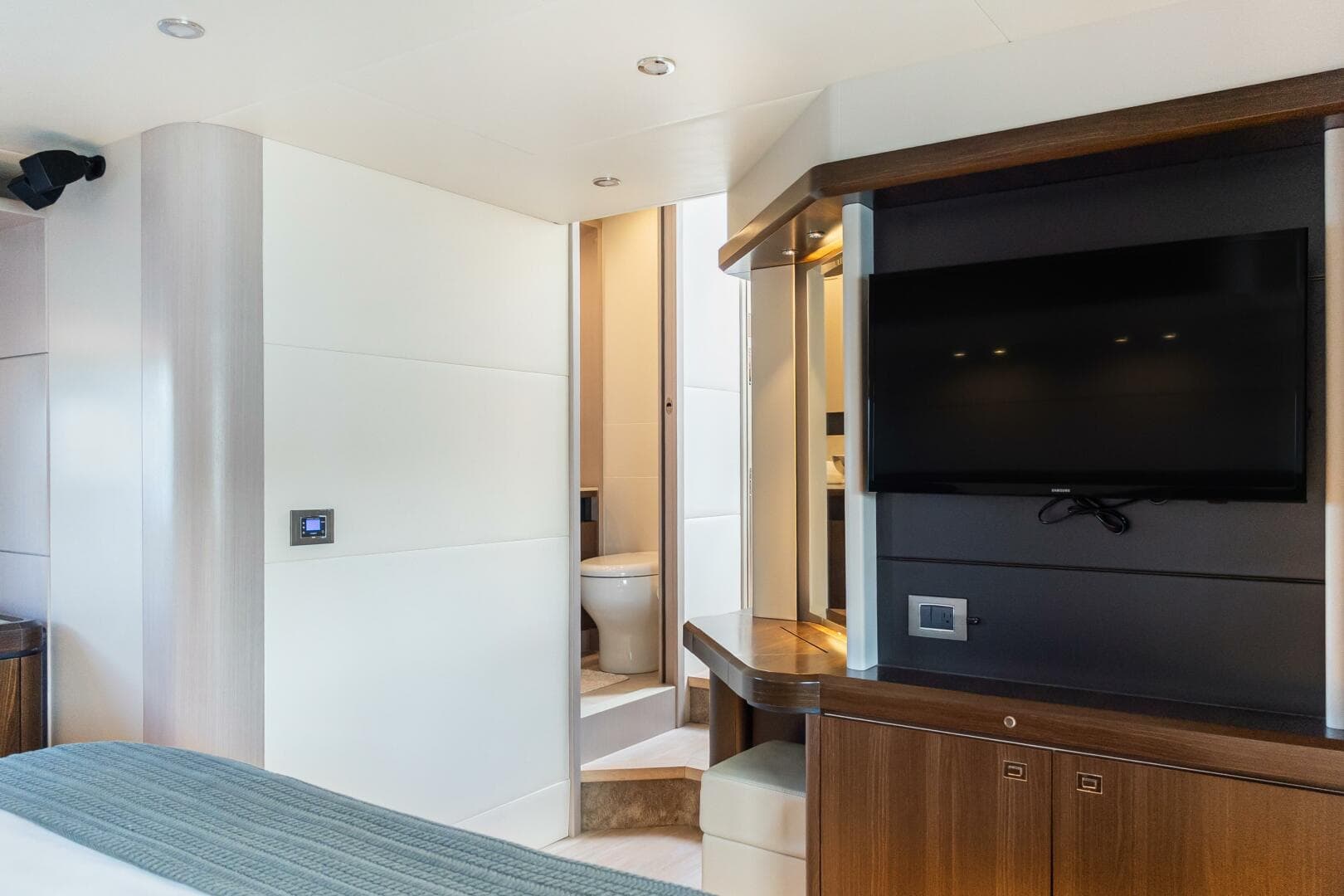 2019 Absolute 58 Fly — photo 26