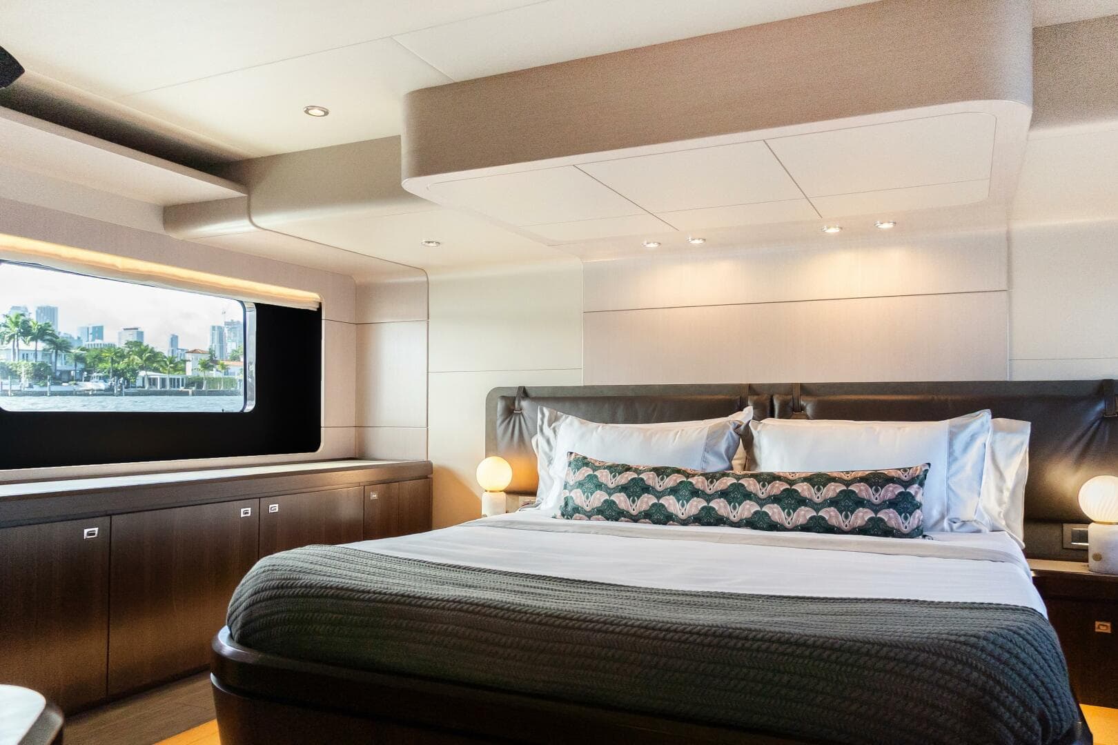 2019 Absolute 58 Fly — photo 28