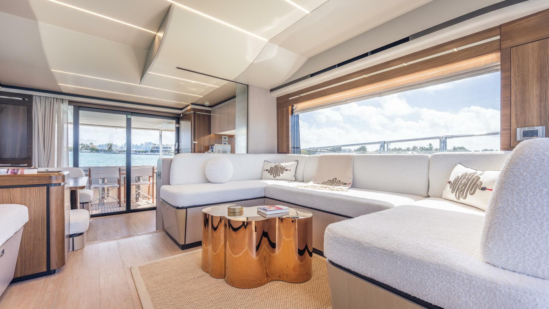 2019 Absolute 58 Fly — photo 33