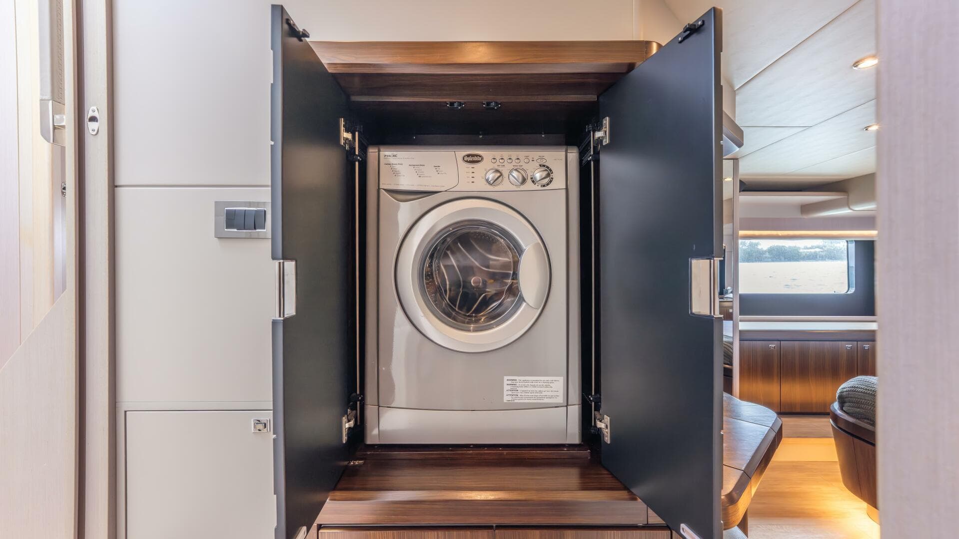 2019 Absolute 58 Fly — photo 25