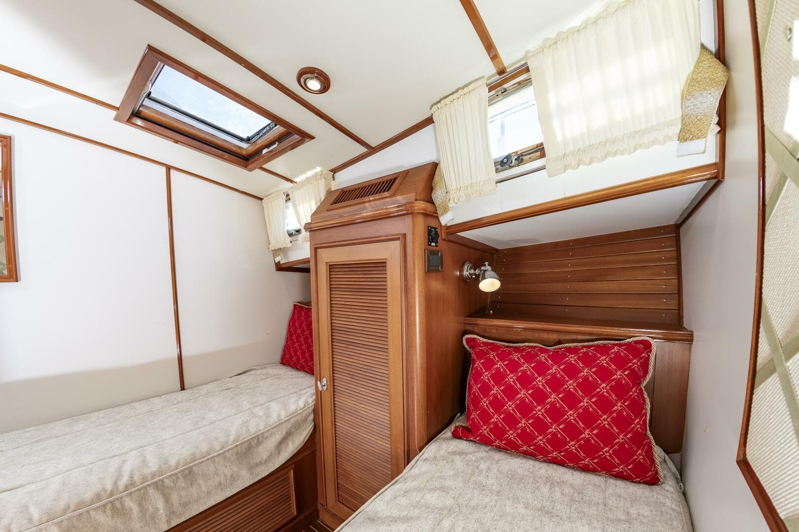 2005 Grand Banks Eastbay 49 Eastbay SX — photo 34