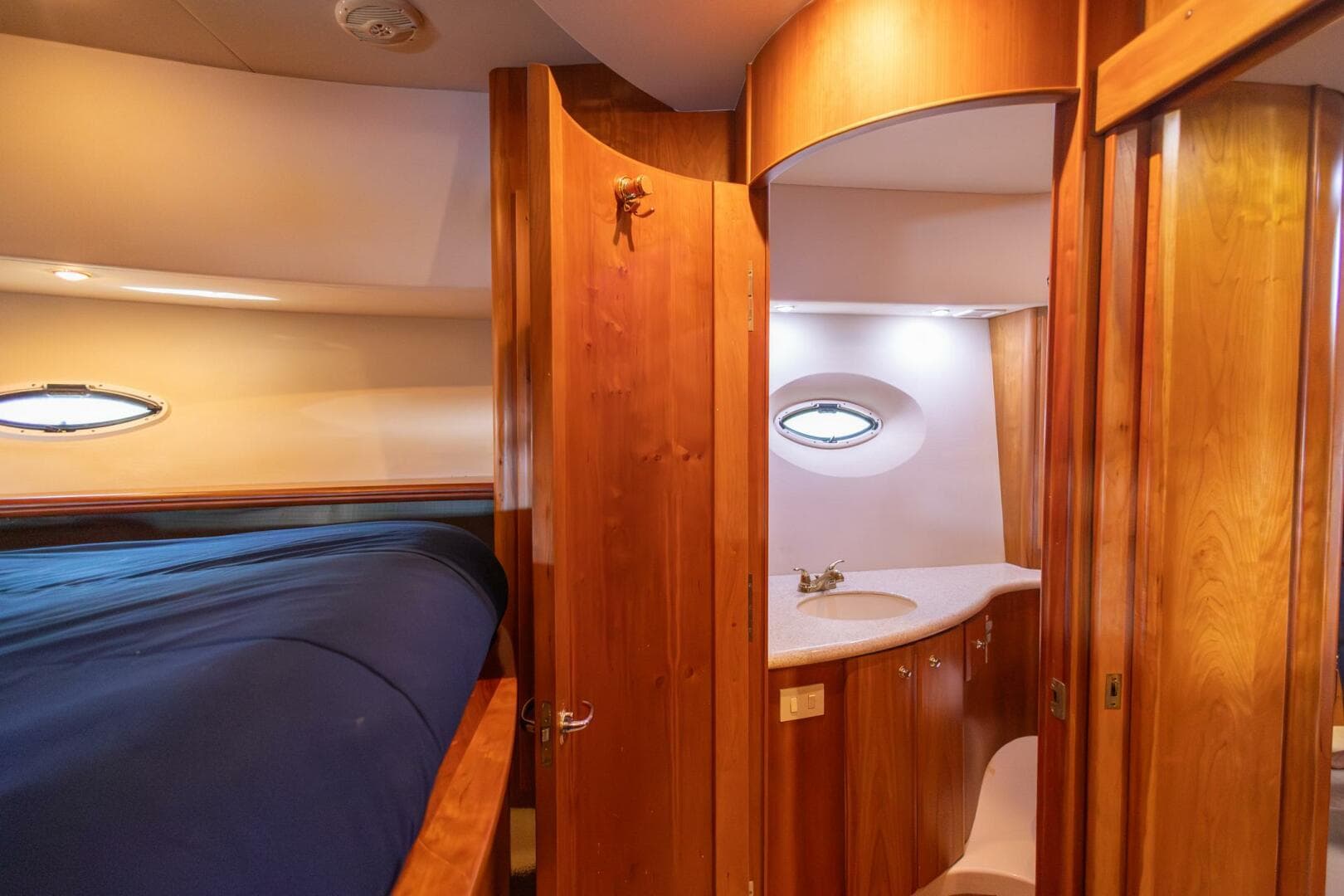 2001 Silverton Sport Bridge — photo 7