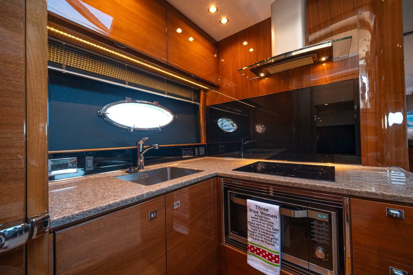 2016 Princess V48 — photo 21