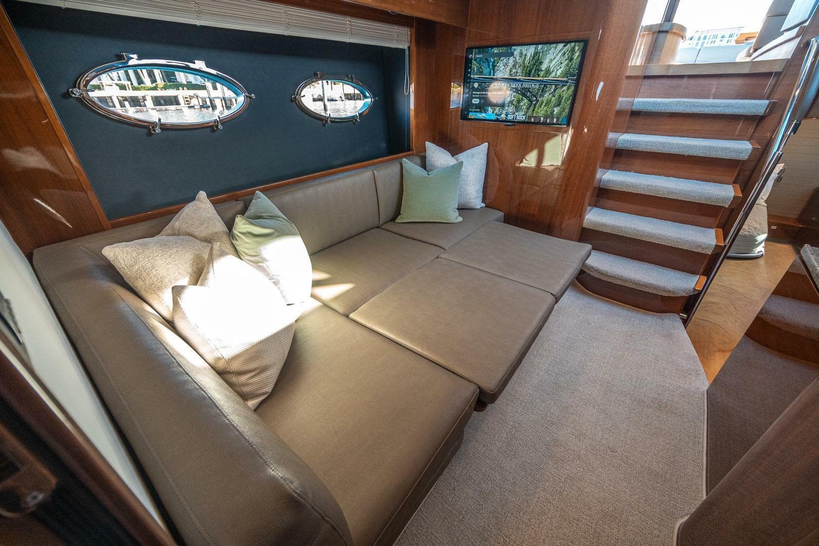 2016 Princess V48 — photo 27