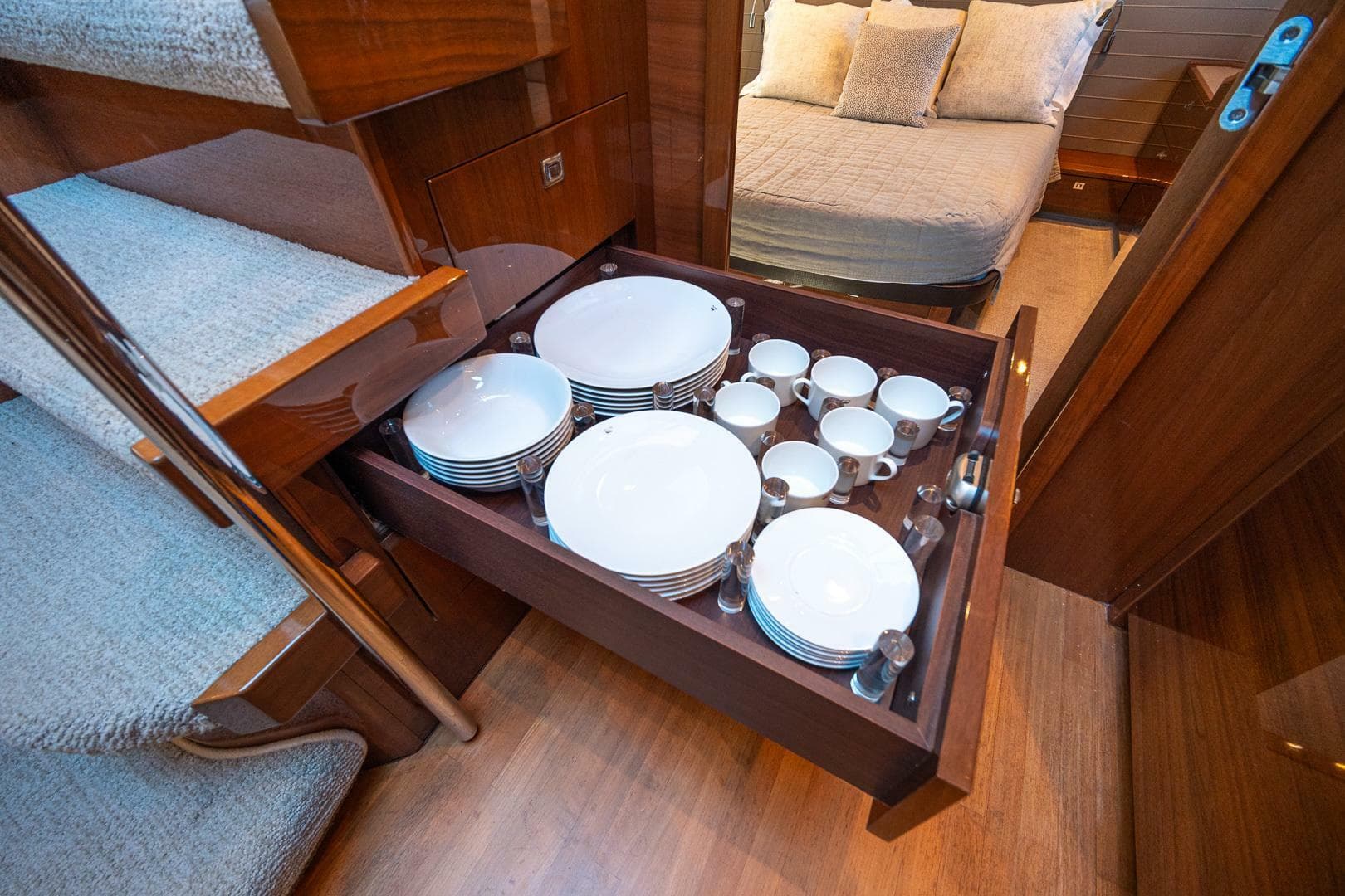 2016 Princess V48 — photo 26