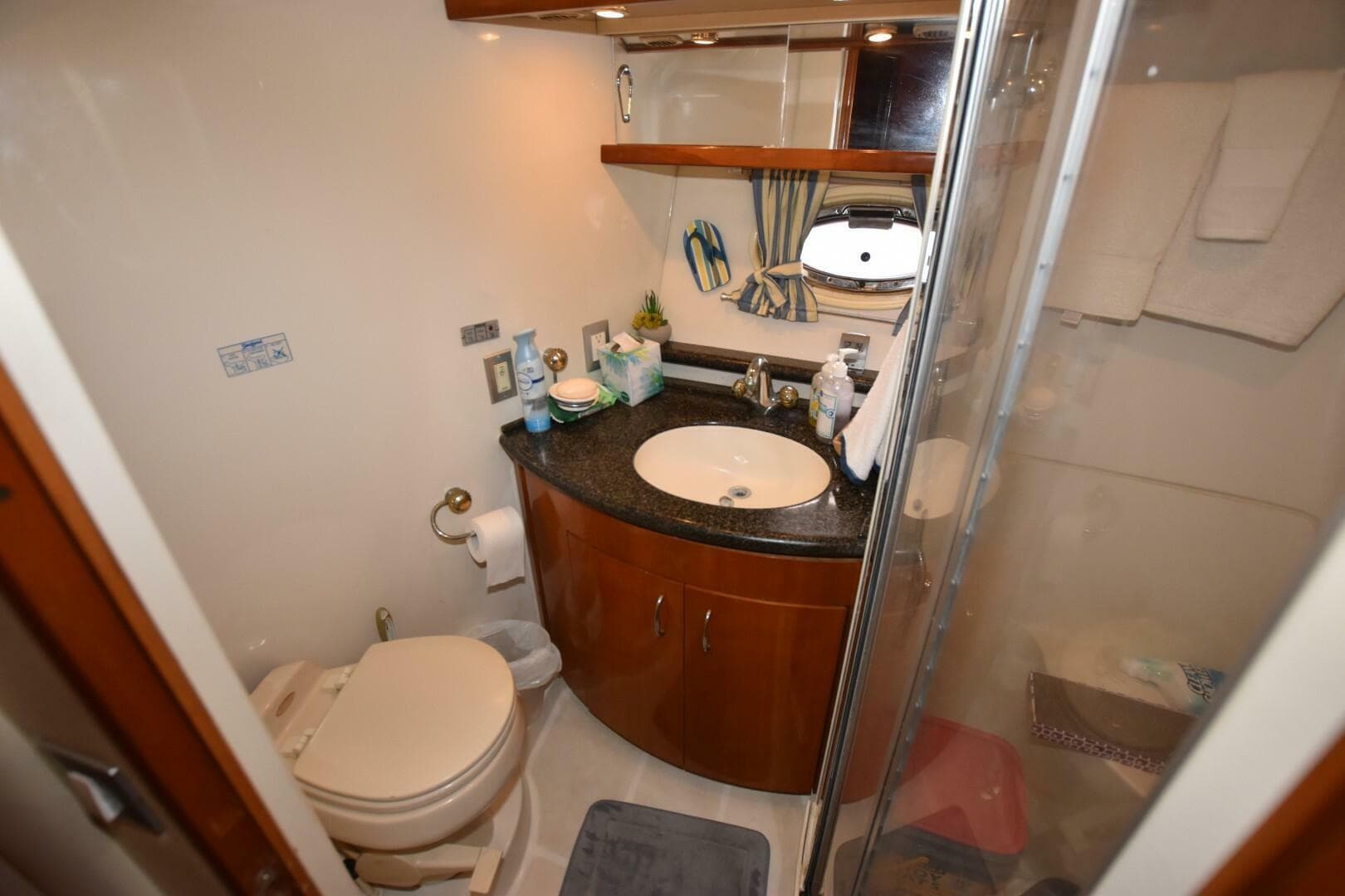 2006 Carver 46 Voyager — photo 29