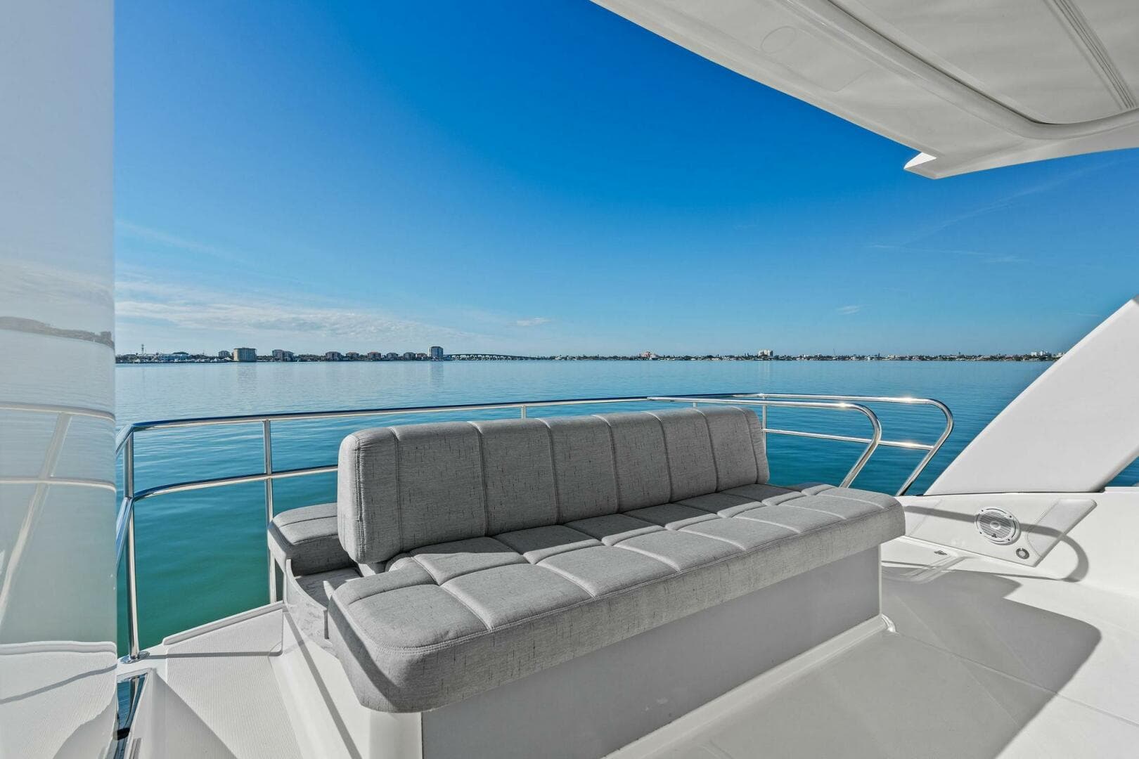 2016 Tiara Yachts 50 Flybridge — photo 44