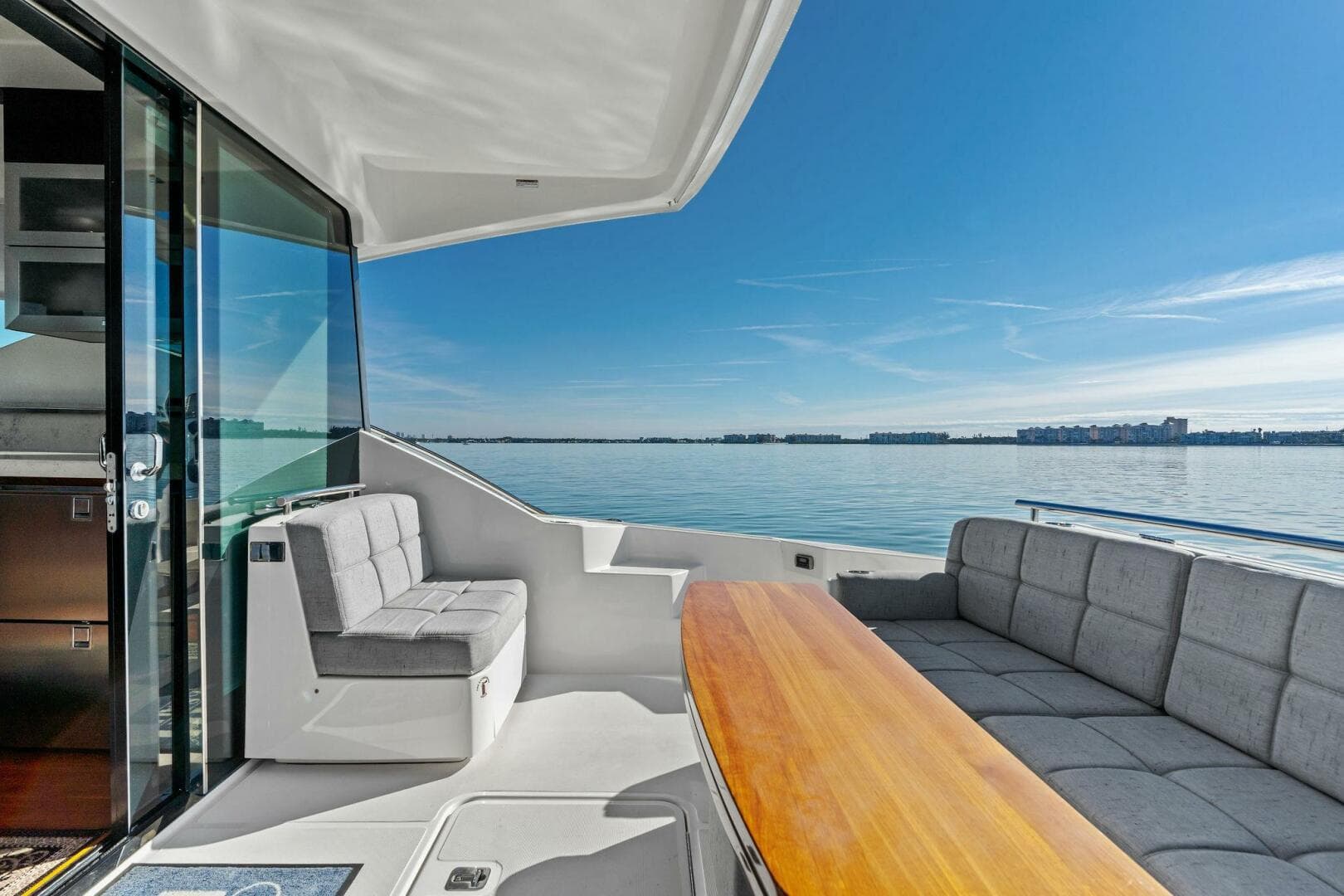 2016 Tiara Yachts 50 Flybridge — photo 38