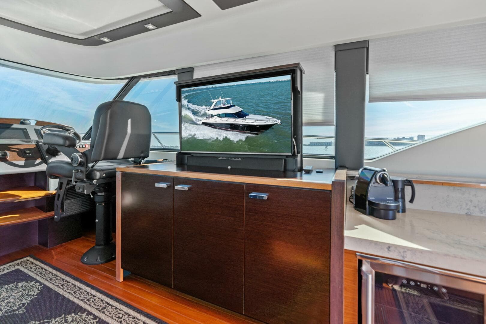 2016 Tiara Yachts 50 Flybridge — photo 14