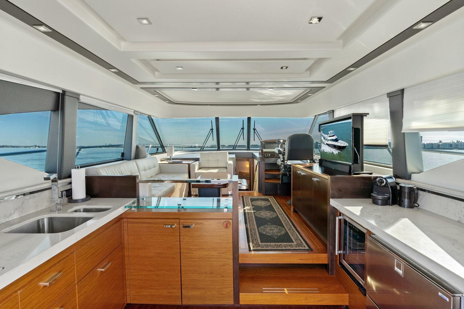 2016 Tiara Yachts 50 Flybridge — photo 10