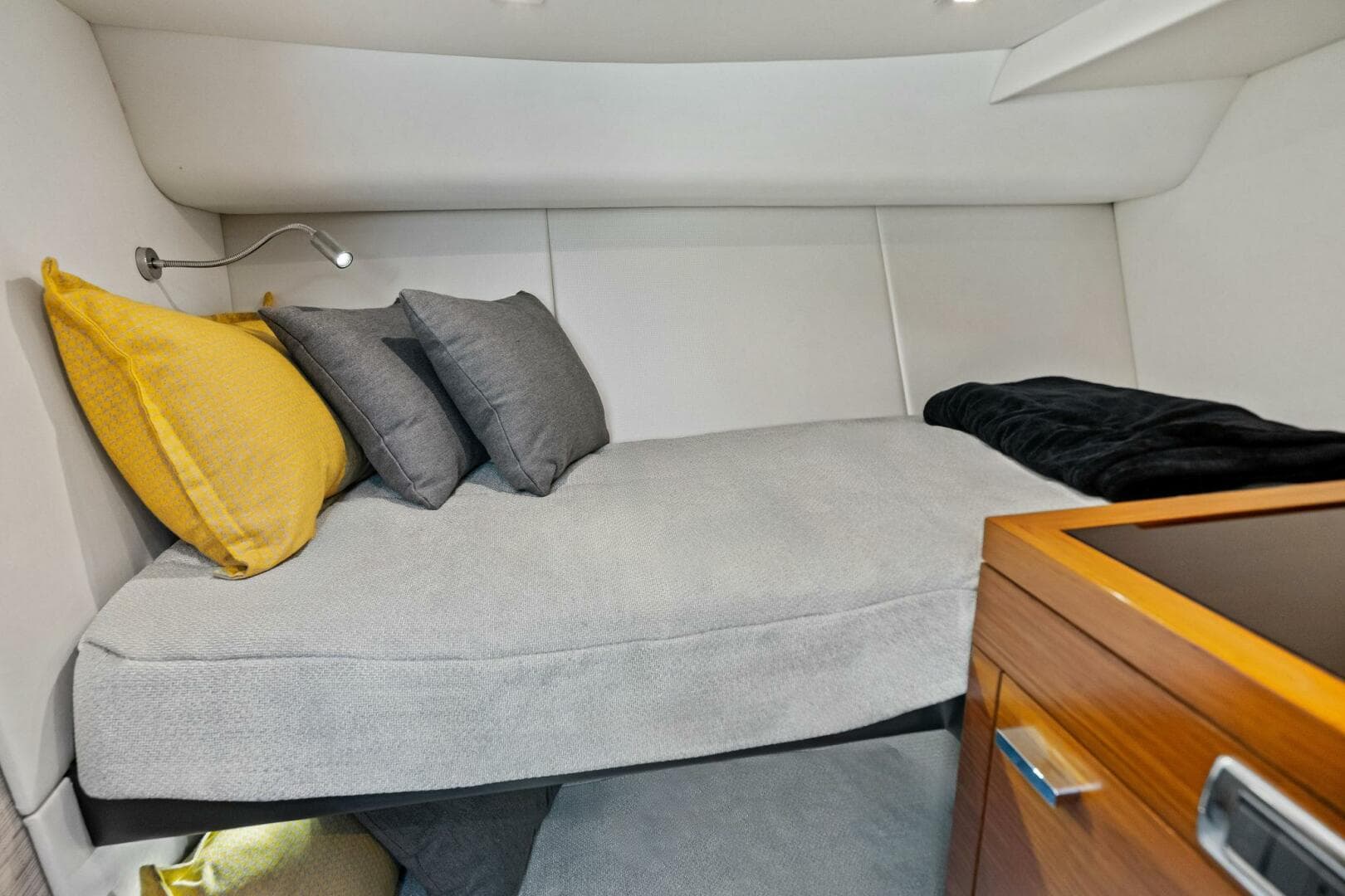 2016 Tiara Yachts 50 Flybridge — photo 23