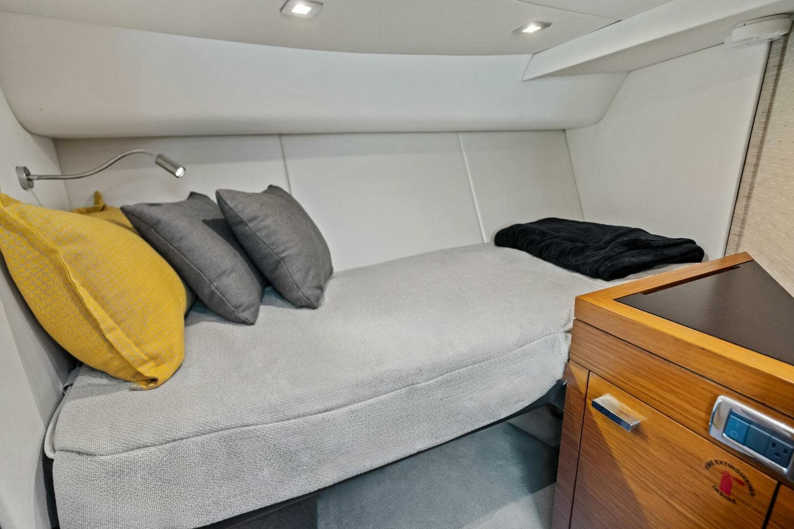 2016 Tiara Yachts 50 Flybridge — photo 24