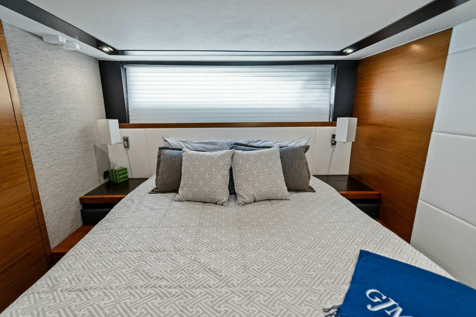 2016 Tiara Yachts 50 Flybridge — photo 6