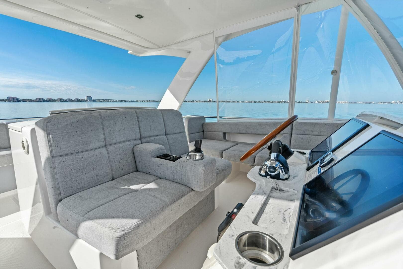 2016 Tiara Yachts 50 Flybridge — photo 56