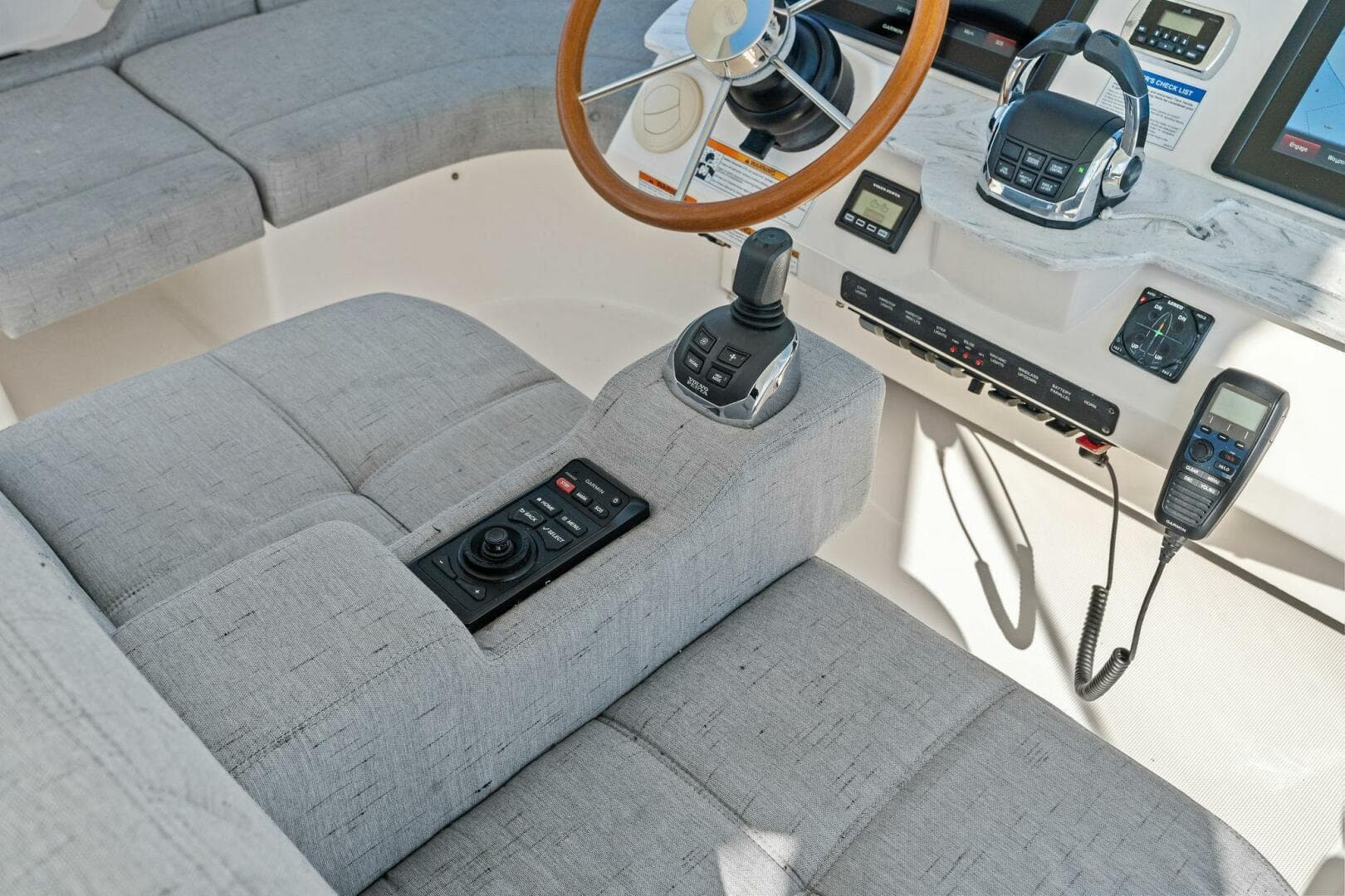 2016 Tiara Yachts 50 Flybridge — photo 57