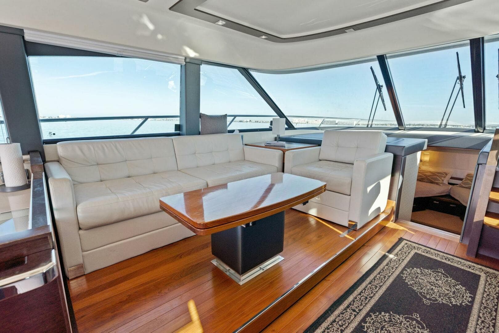 2016 Tiara Yachts 50 Flybridge — photo 16