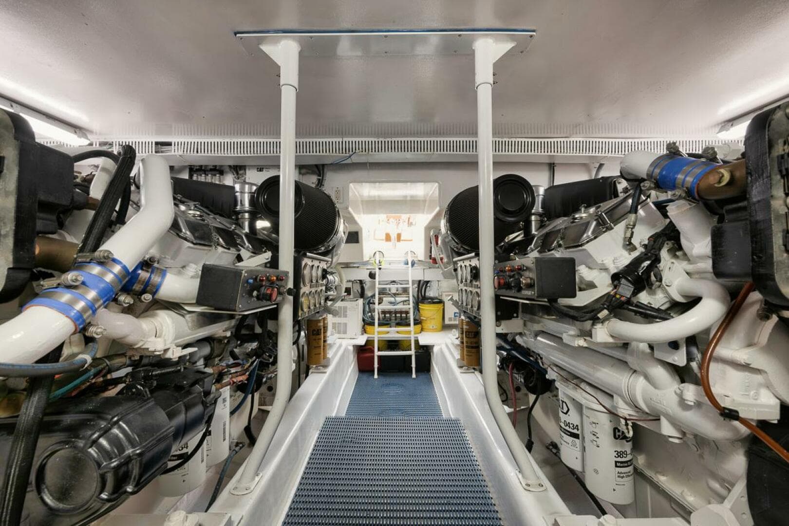 2005 Ocean 73 Super Sport — photo 30