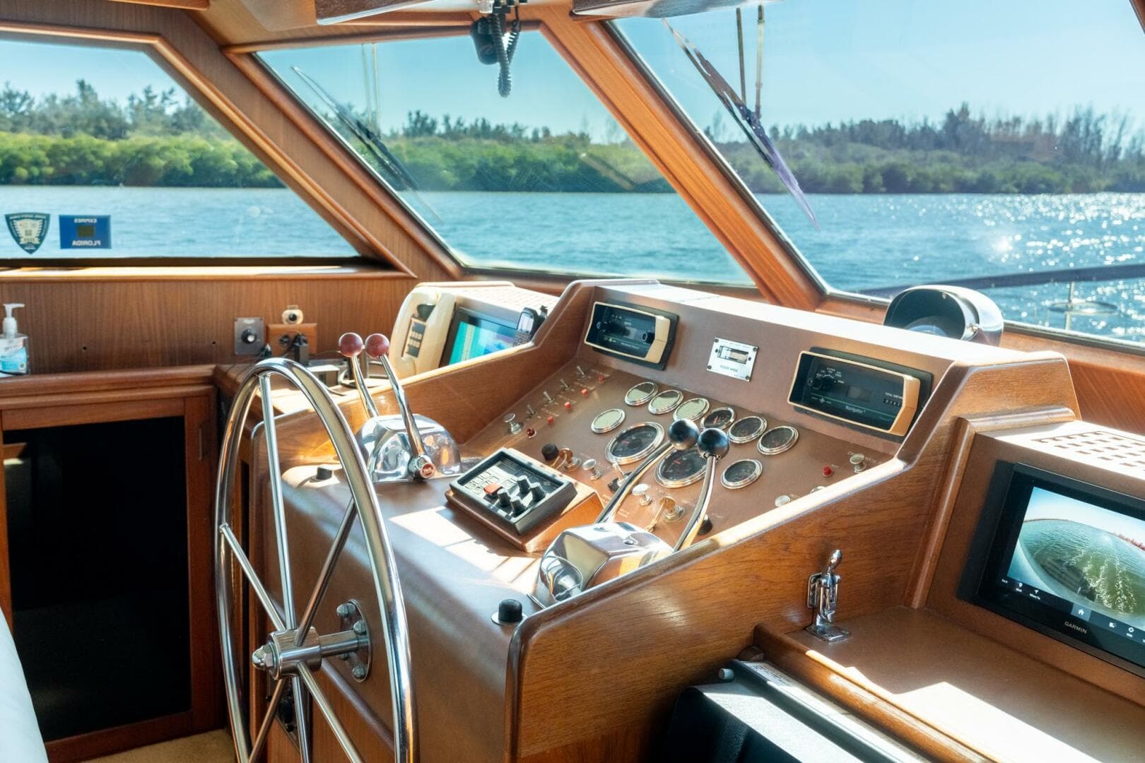 1985 Hatteras 53 — photo 40