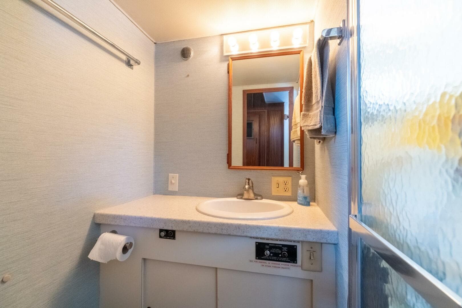 1985 Hatteras 53 — photo 45