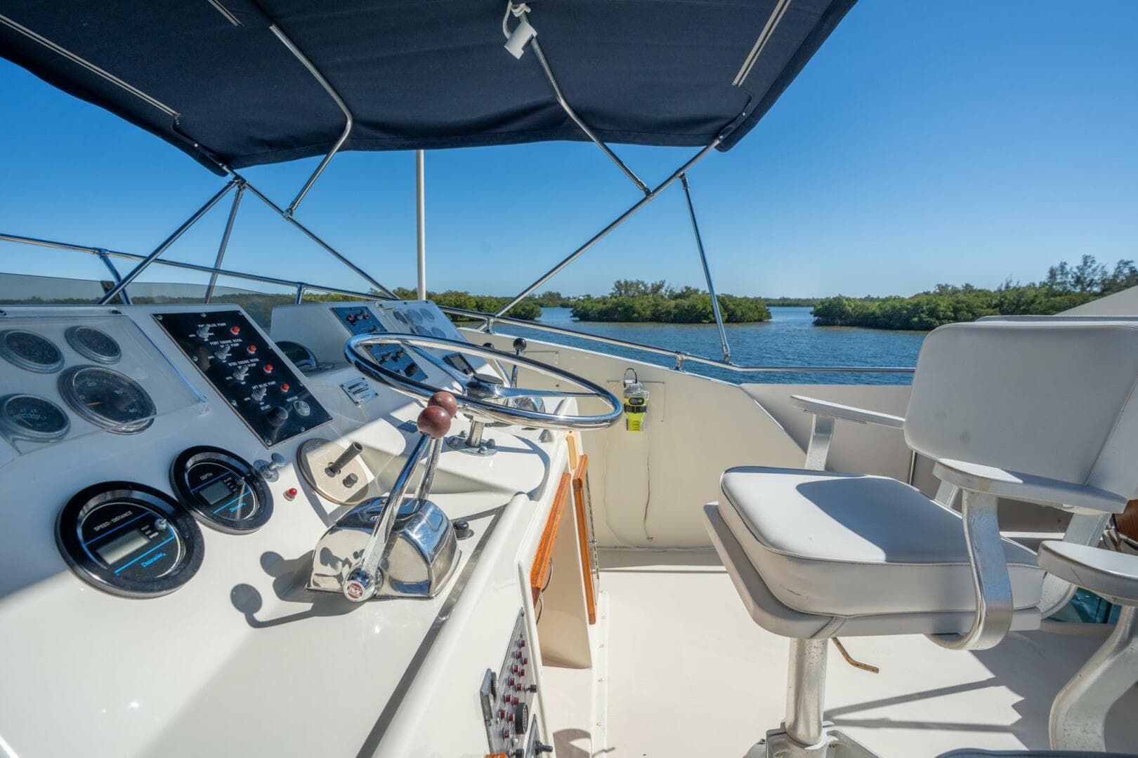 1985 Hatteras 53 — photo 16