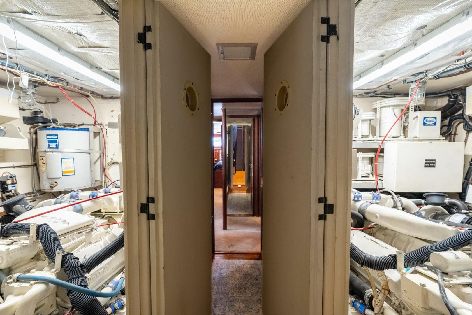 1985 Hatteras 53 — photo 62